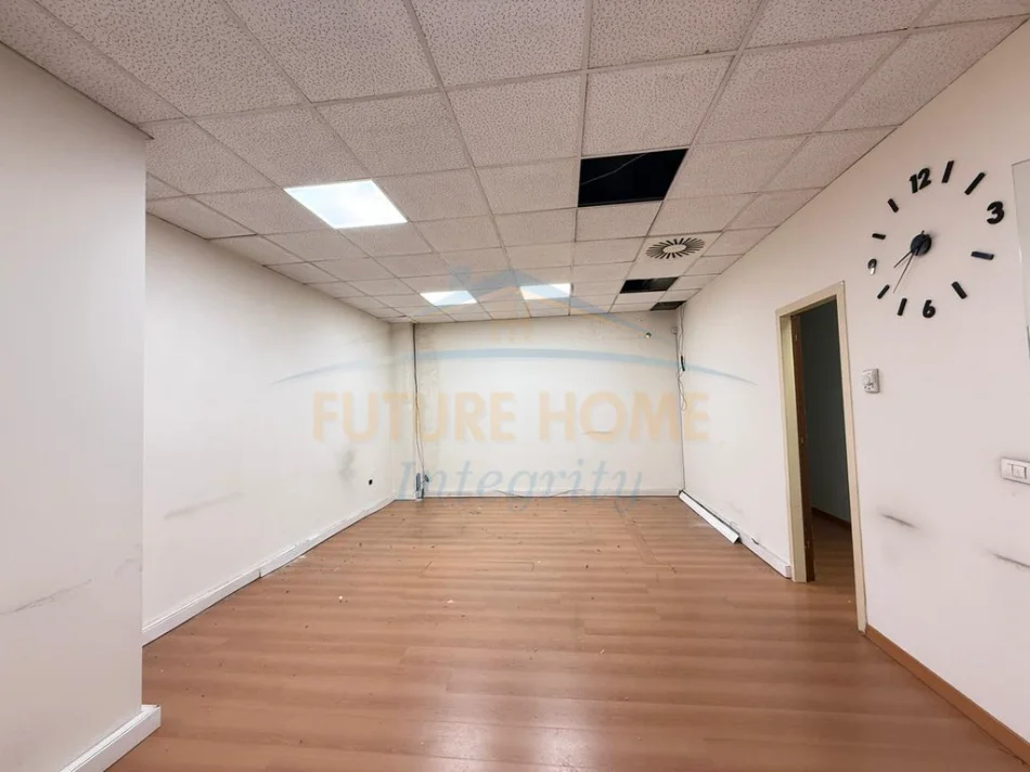 Tirane, shitet ambjent biznesi Kati 0, 40 m² 245.000 € (Qender, Torre Drin)