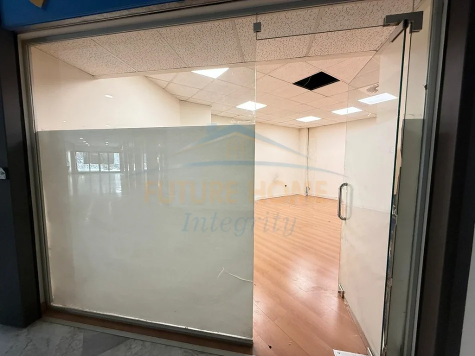 Tirane, shitet ambjent biznesi Kati 0, 40 m² 245.000 € (Qender, Torre Drin)