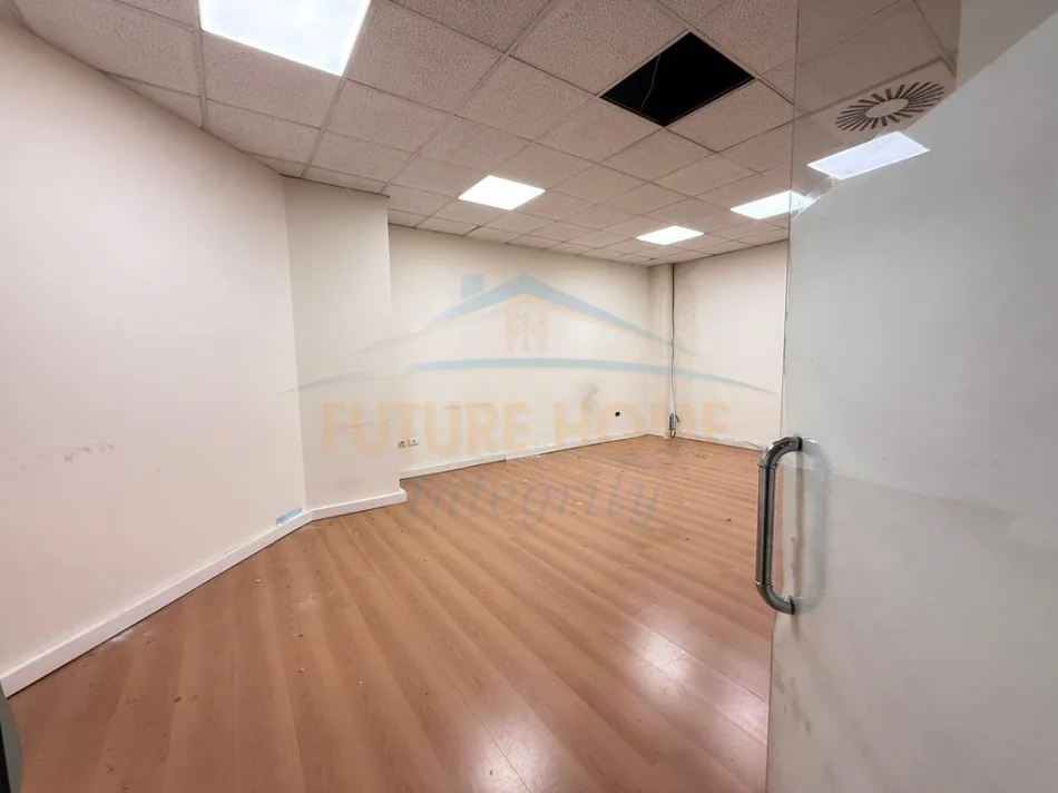 Tirane, shitet ambjent biznesi Kati 0, 40 m² 245.000 € (Qender, Torre Drin)