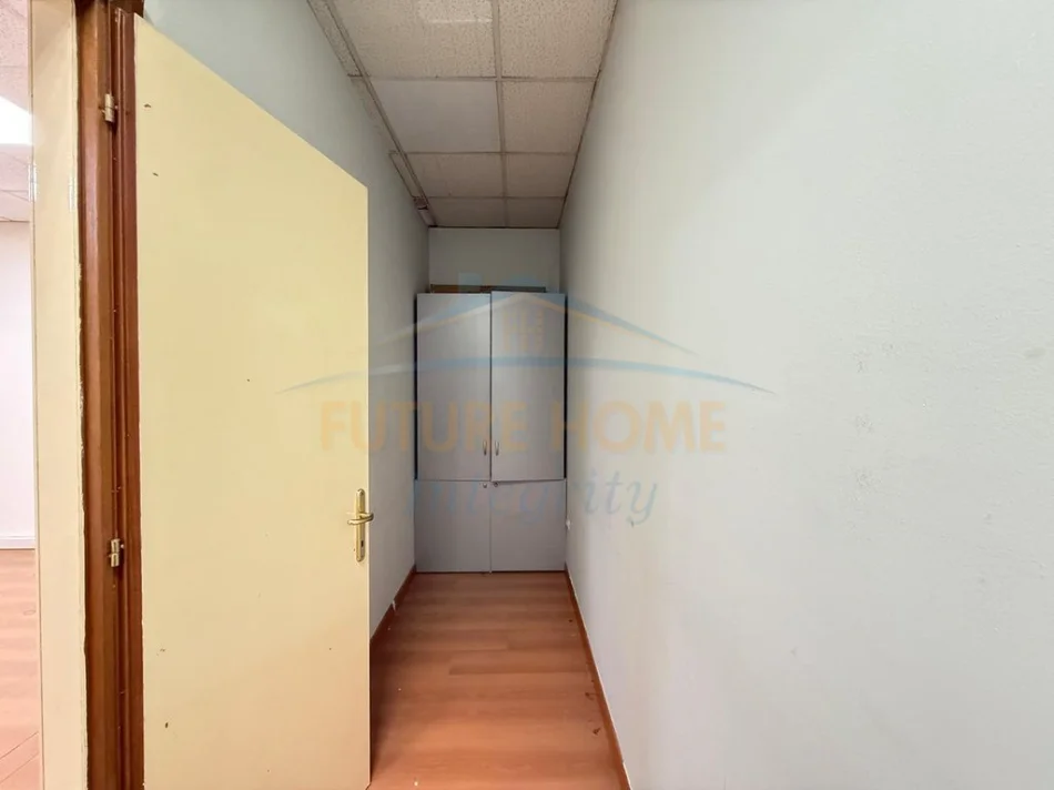 Tirane, shitet ambjent biznesi Kati 0, 40 m² 245.000 € (Qender, Torre Drin)