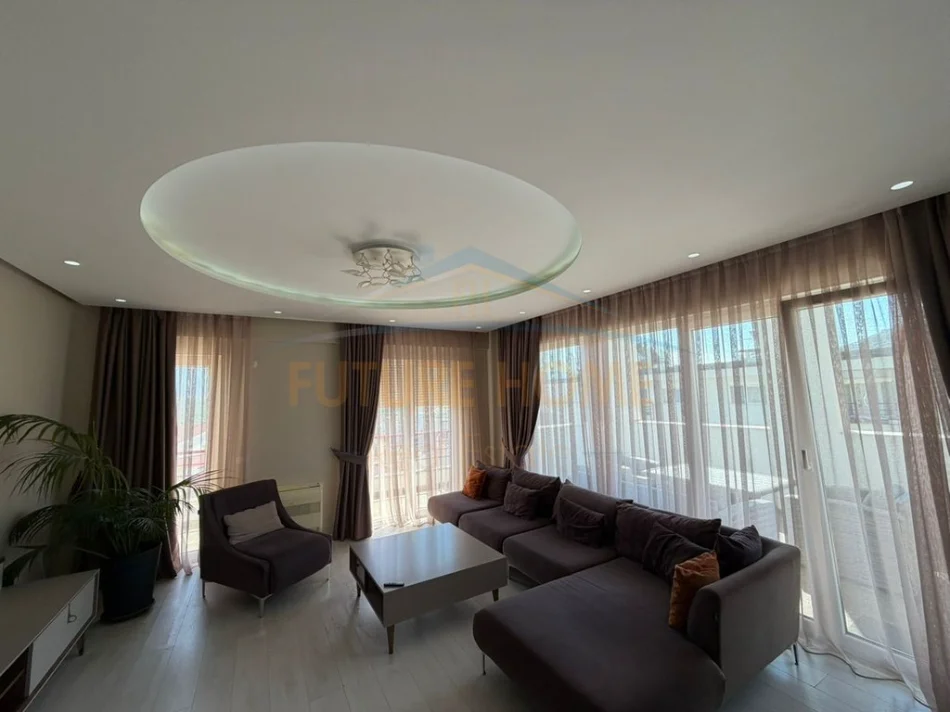 Tirane, jepet me qera apartament 3+1 Kati 4, 188 m² 1.400 € (Kompleksi Fz)
