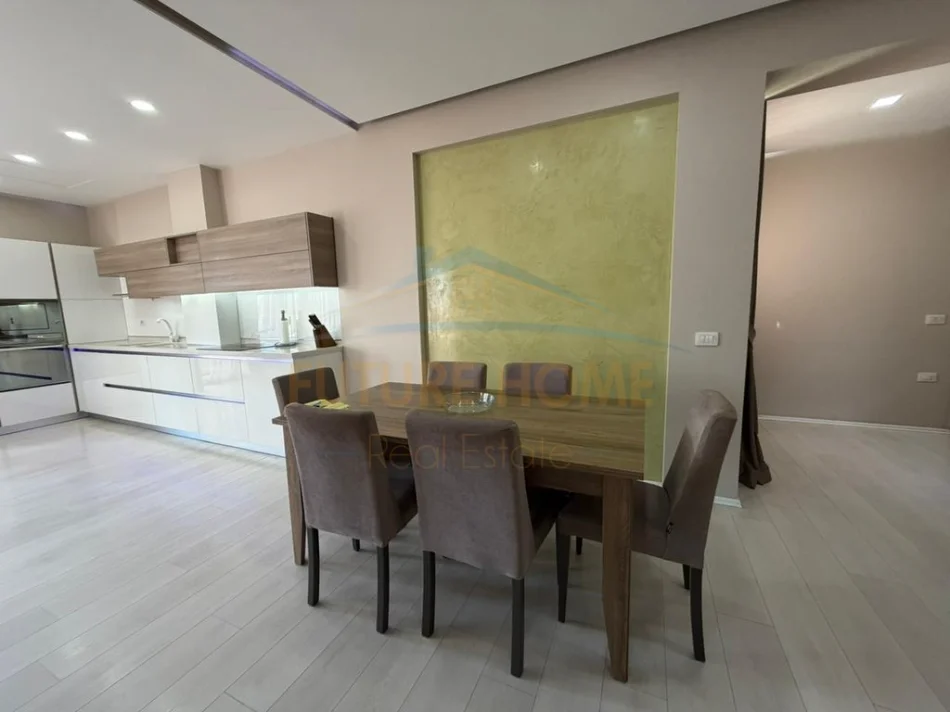 Tirane, jepet me qera apartament 3+1 Kati 4, 188 m² 1.400 € (Kompleksi Fz)