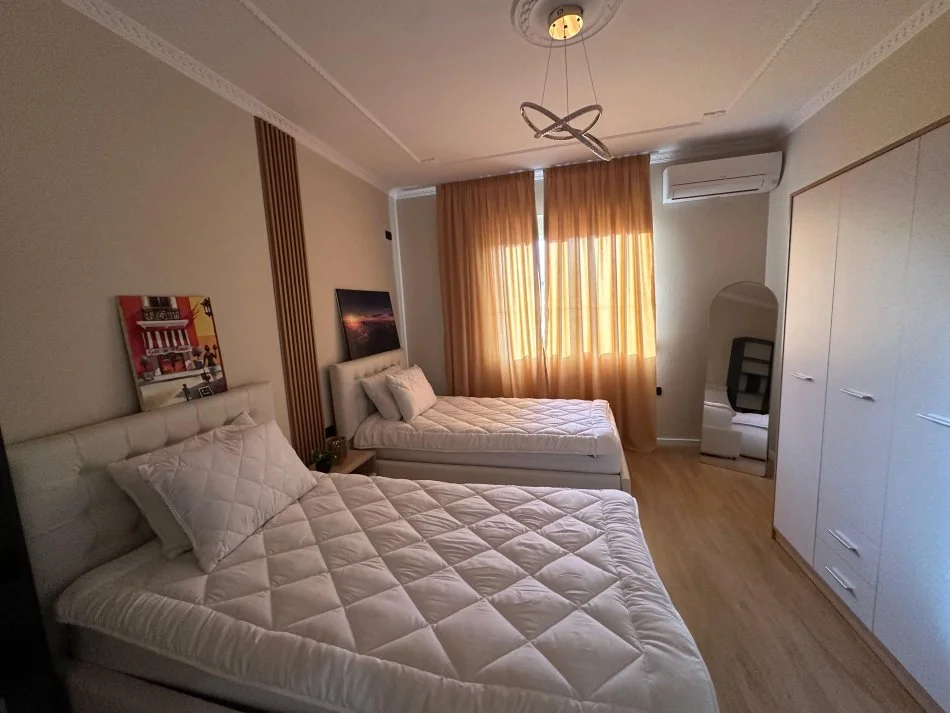 Tirane, jepet me qera apartament 2+1+Ballkon Kati 5, 112 m² 1.500 € (sami frasheri)
