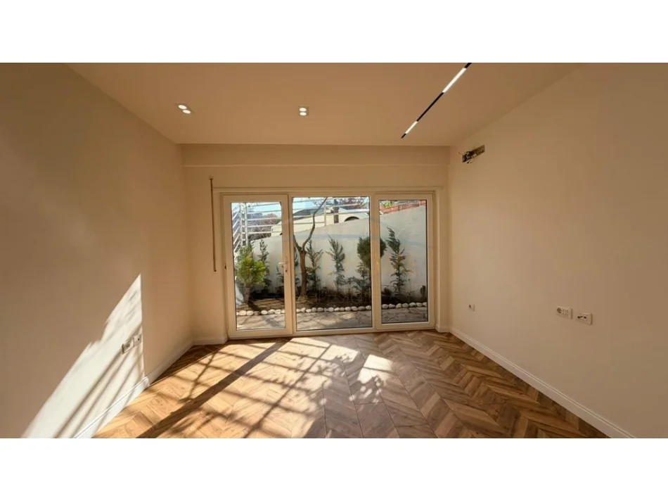 Shqiperi, shitet apartament 1+1 Kati 1, 67 m² 130.000 € (KODRA E DIELLIT)