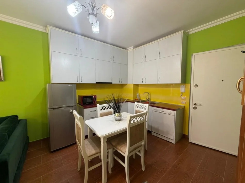 Tirane, jepet me qera apartament 1+1 Kati 2, 61 m² 500 € 