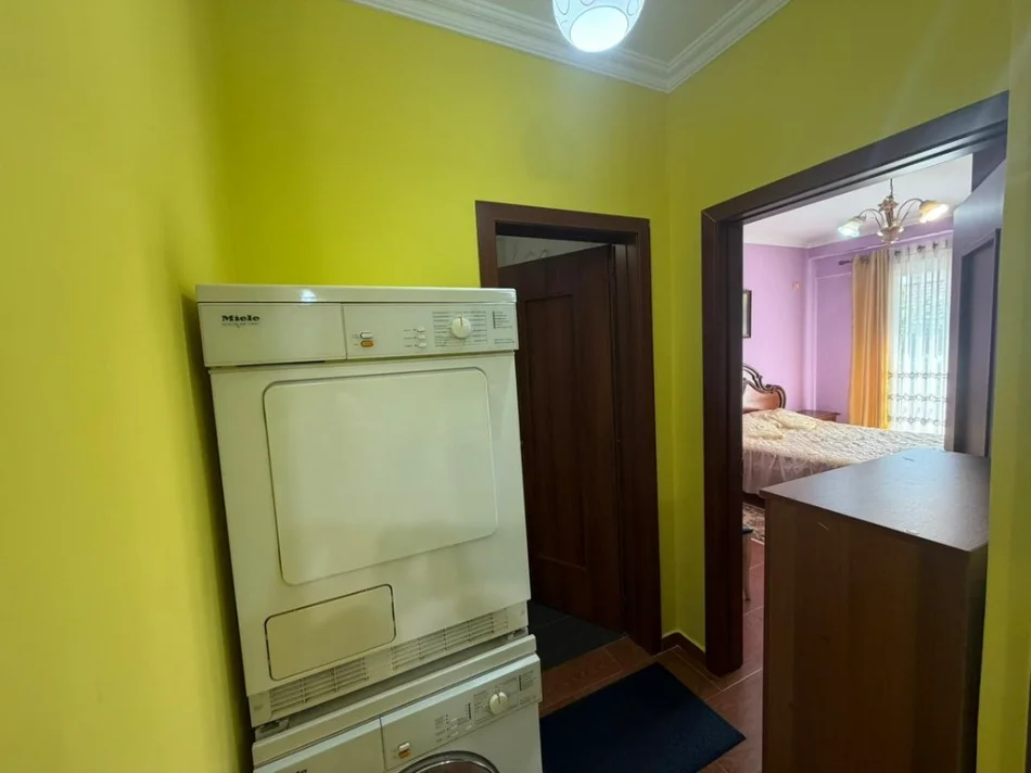 Tirane, jepet me qera apartament 1+1 Kati 2, 61 m² 500 € 