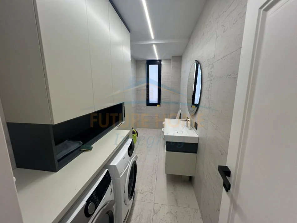 jap me qera apartament duplex 4+1+Ballkon Kati 10, 265 m² 3.200 € (RRUGA E KAVAJES)