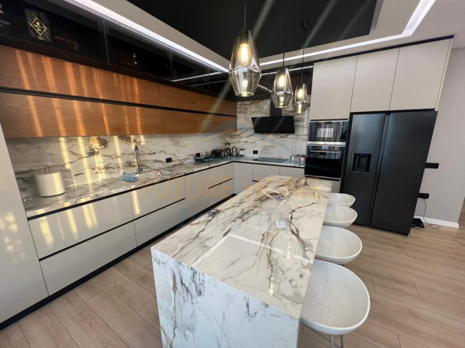 jap me qera apartament duplex 4+1+Ballkon Kati 10, 265 m² 3.200 € (RRUGA E KAVAJES)