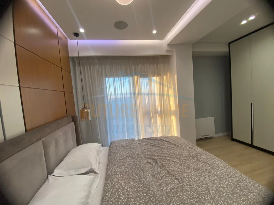 Qera, Duplex 4+1+3+Verandë+Post parkimi, Kompleksi Square 21, 3200 E