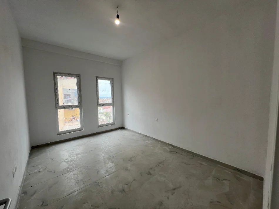 Shitet Apartament 2+1+2 “Laprakë”, Tiranë. 179.800 euro