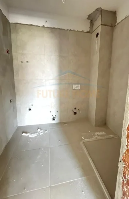 Tirane, shes apartament 3+1+Ballkon Kati 4, 131 m² 210.000 € (Kinoblock)