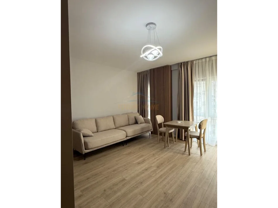 Tirane, jepet me qera apartament 1+1 Kati 7, 64 m² 700 € (Zogu i Zi)