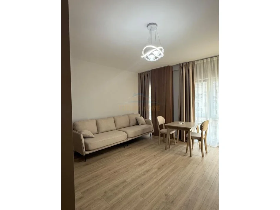 Tirane, jepet me qera apartament 1+1+Ballkon Kati 7, 64 m² 700 € (Zogu i Zi)