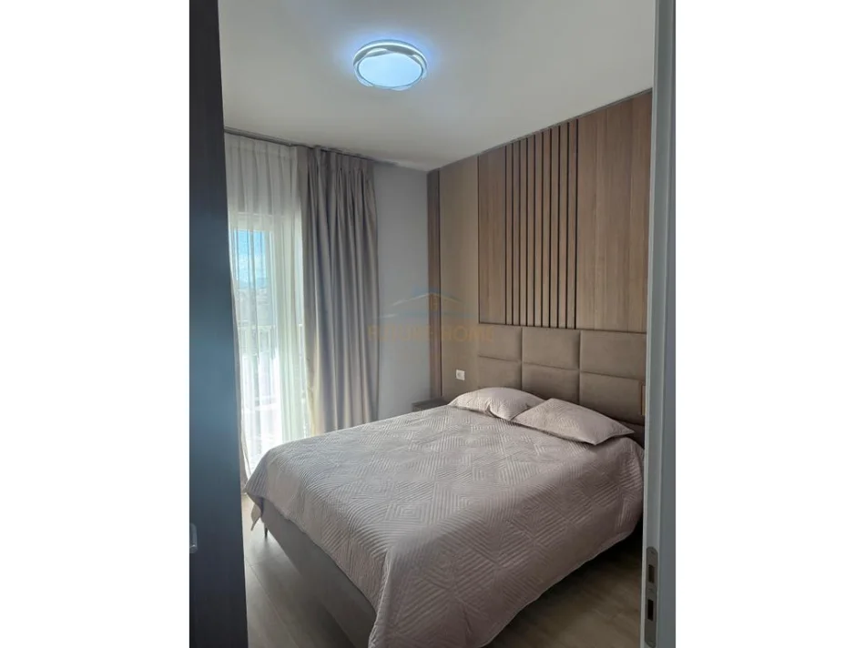Tirane, jepet me qera apartament 1+1 Kati 7, 64 m² 700 € (Zogu i Zi)
