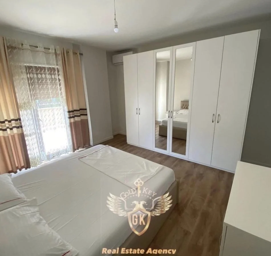 Durres, jepet me qera apartament 3+1+Ballkon Kati 1, 801 € (Vollga)