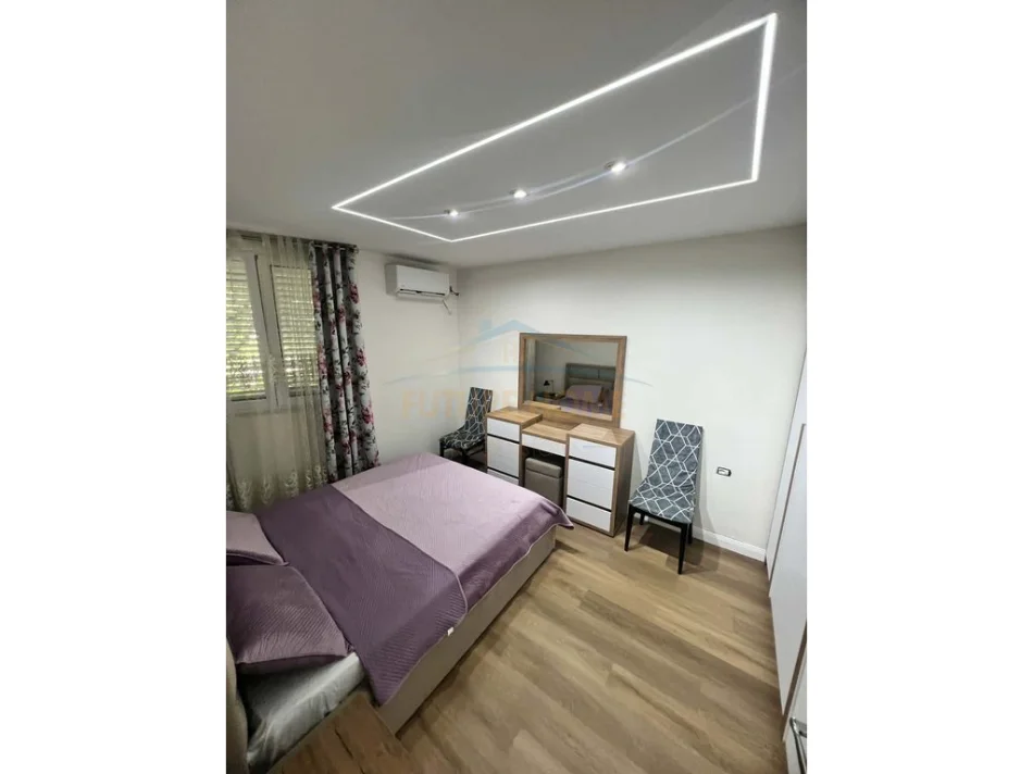 Tirane, jepet me qera apartament 1+1+Ballkon Kati 1, 58 m² 750 € (Ish Fusha Aviacionit)