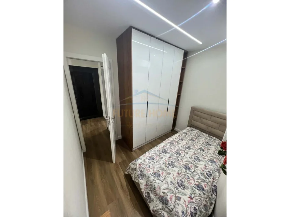 Tirane, jepet me qera apartament 1+1+Ballkon Kati 1, 58 m² 750 € (Ish Fusha Aviacionit)