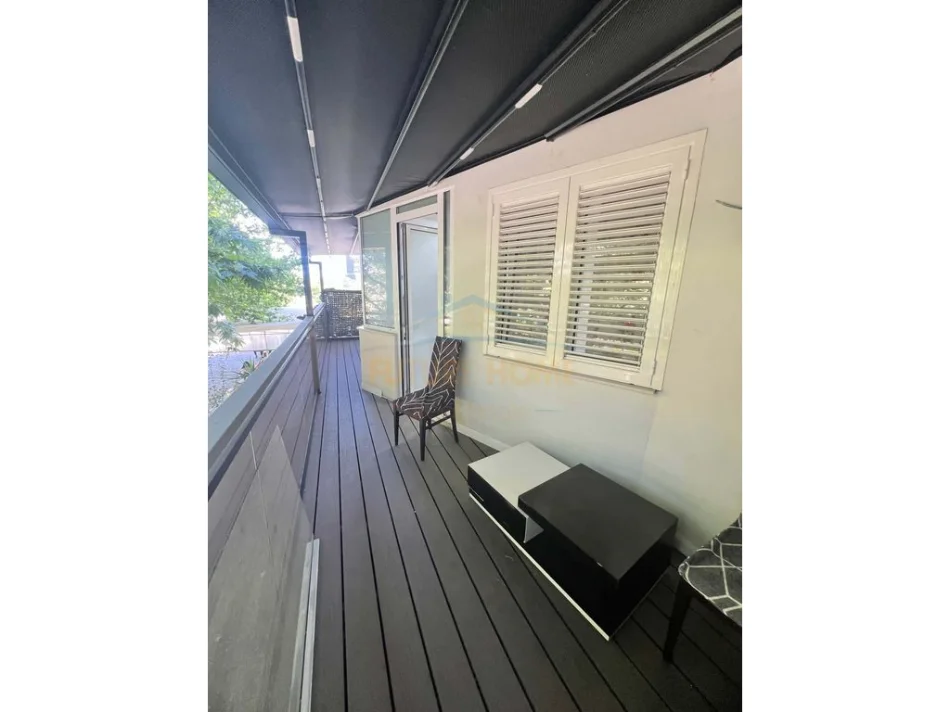 Tirane, jepet me qera apartament 1+1+Ballkon Kati 1, 58 m² 750 € (Ish Fusha Aviacionit)