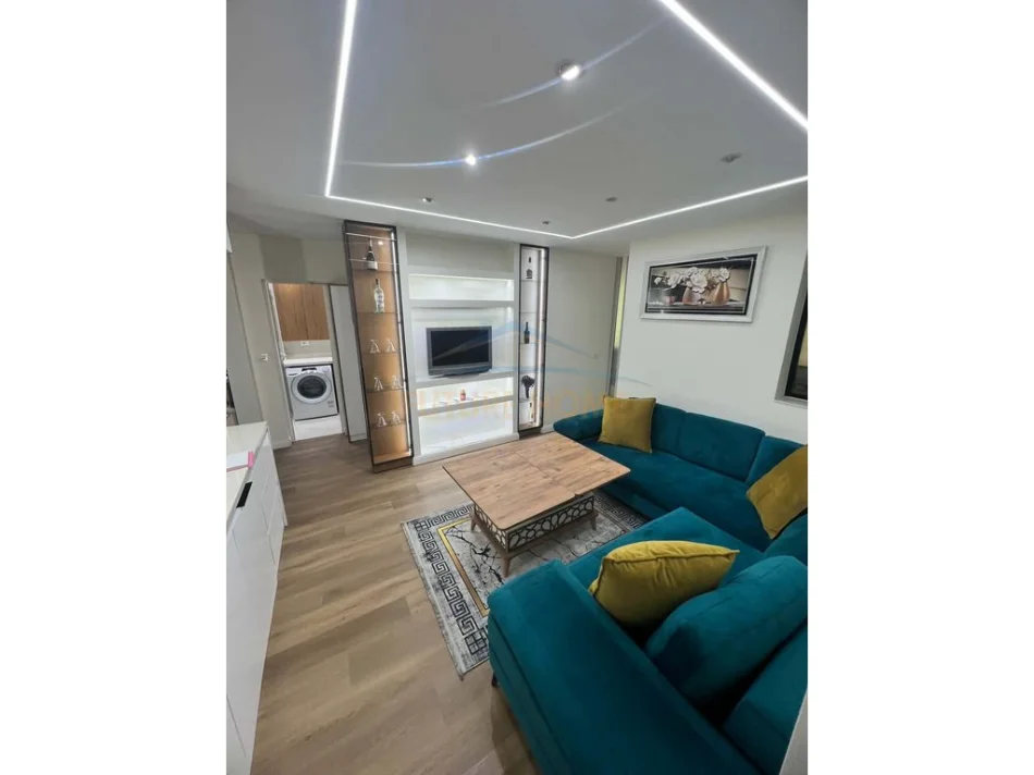 Tirane, jepet me qera apartament 1+1+Ballkon Kati 1, 58 m² 750 € (Ish Fusha Aviacionit)