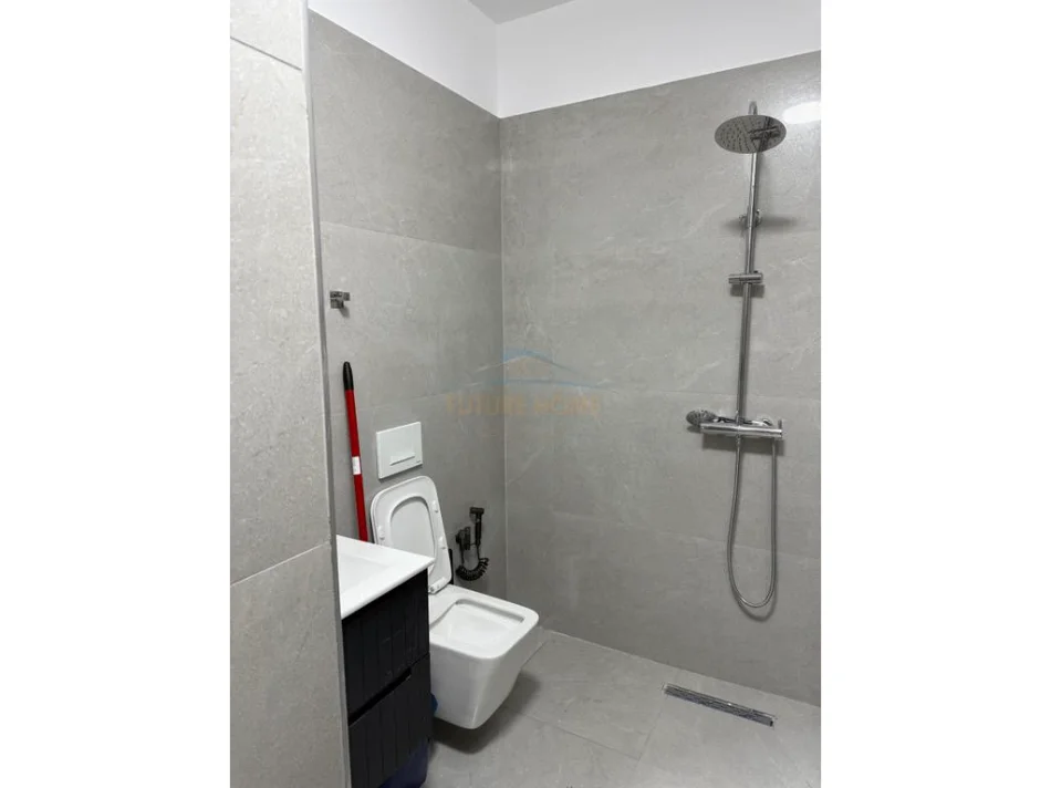 Tirane, jepet me qera apartament 1+1 Kati 7, 62 m² 700 € (ZOGU I ZI)