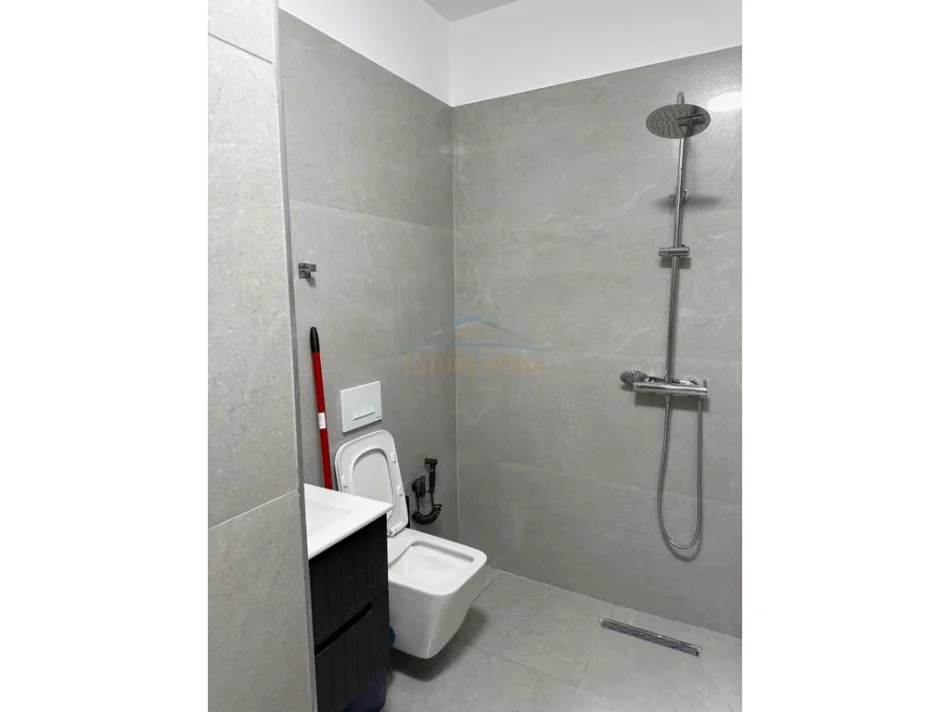 Tirane, jepet me qera apartament 1+1 Kati 7, 62 m² 700 € (Zogu i zi)