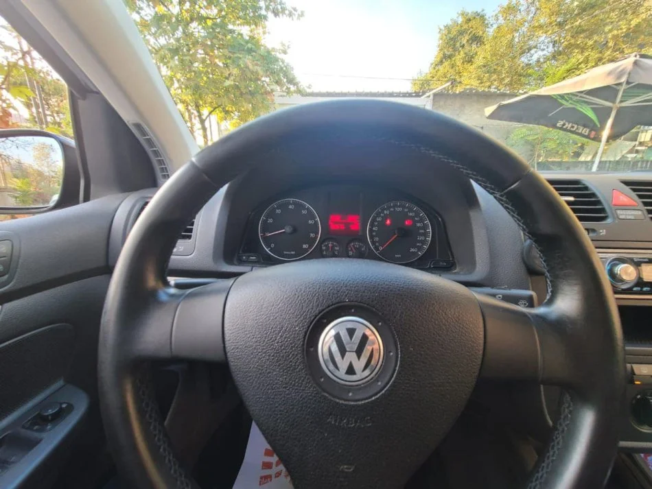 Tirane, shes makine VW GOLF 5 Benzin+Gaz, e zeze manuale Klima 182.500 km 3.790 €