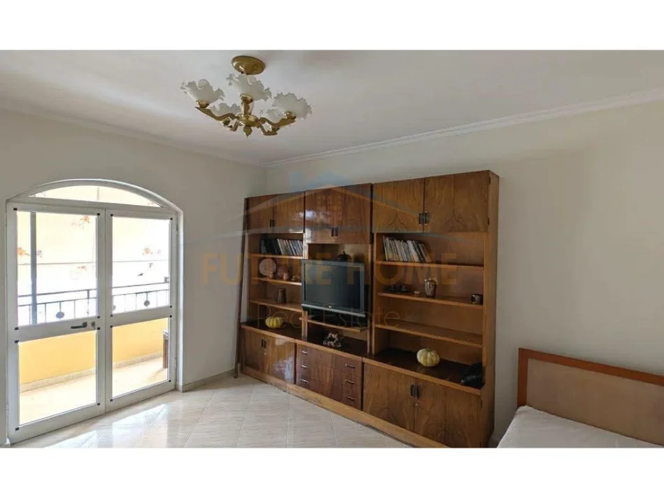SHITET APARTAMENT 2+1 RRUGA MUHAMET GJOLLESHA