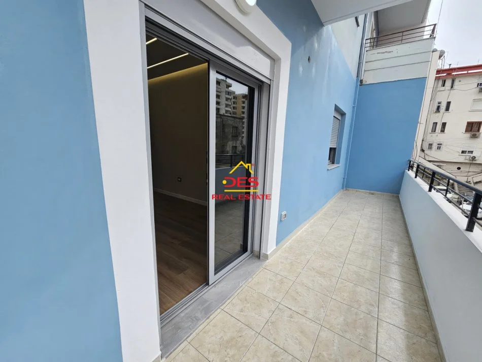 Vlore, shitet apartament 1+1+Ballkon Kati 2, 62 m² 95.000 € (Rruga Sadik Zotaj)