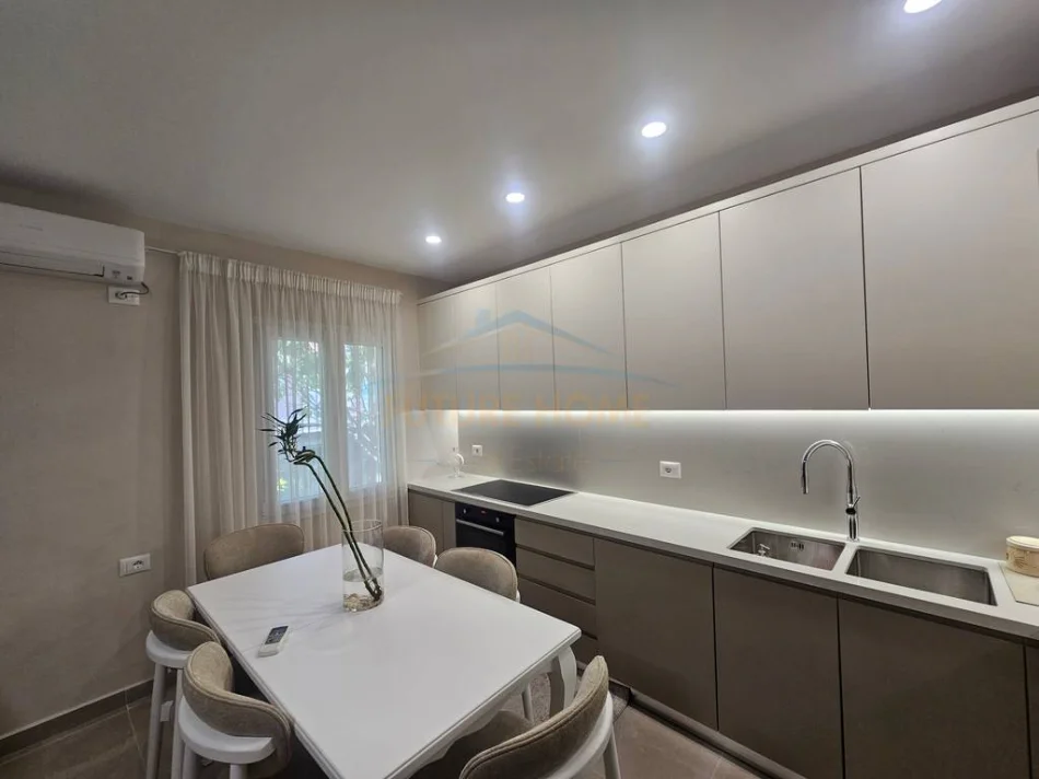Tirane, jepet me qera apartament 2+1 Kati 0, 133 m² 650 € (Sauk)