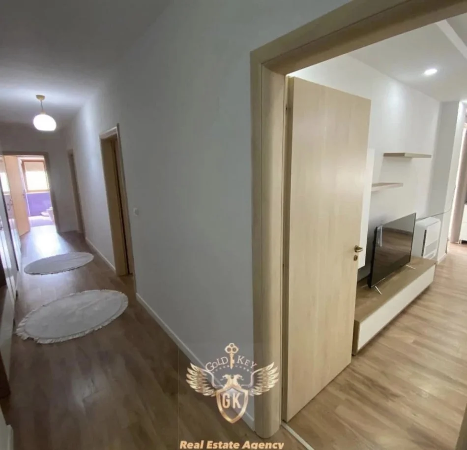 Durres, jepet me qera apartament 3+1+Ballkon Kati 1, 801 € (Vollga)