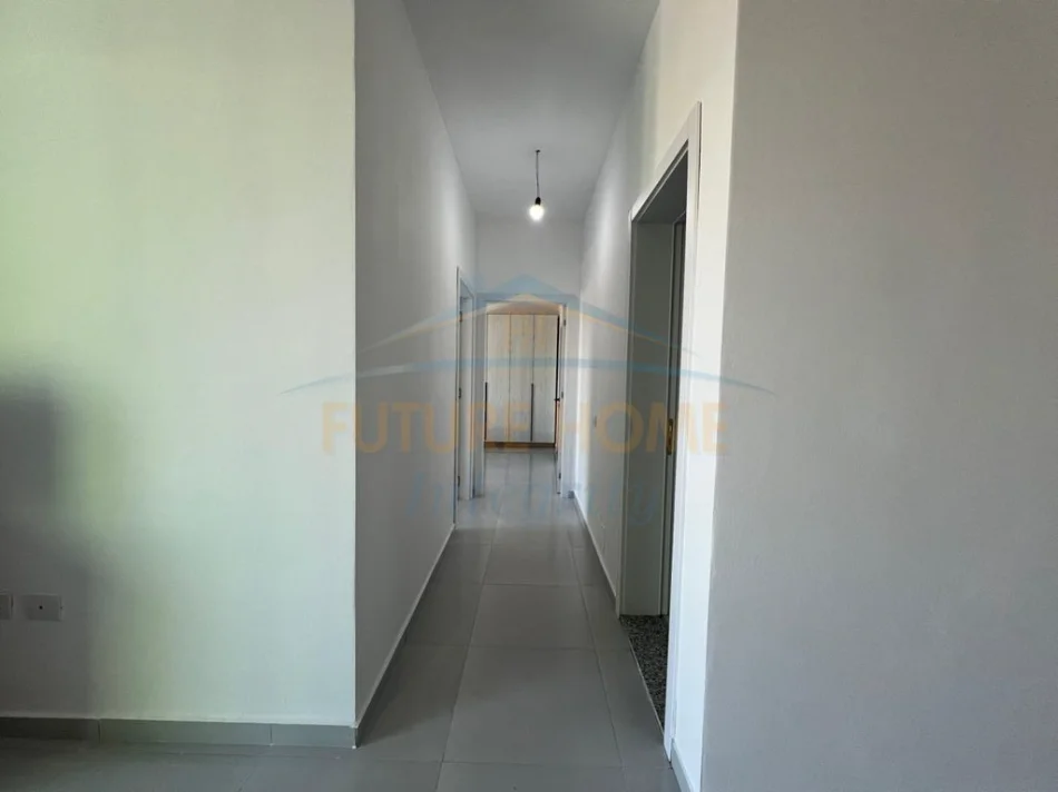 Tirane, shitet apartament 2+1+Ballkon Kati 4, 99 m² 175.000 € (Rruga 5 Maji)