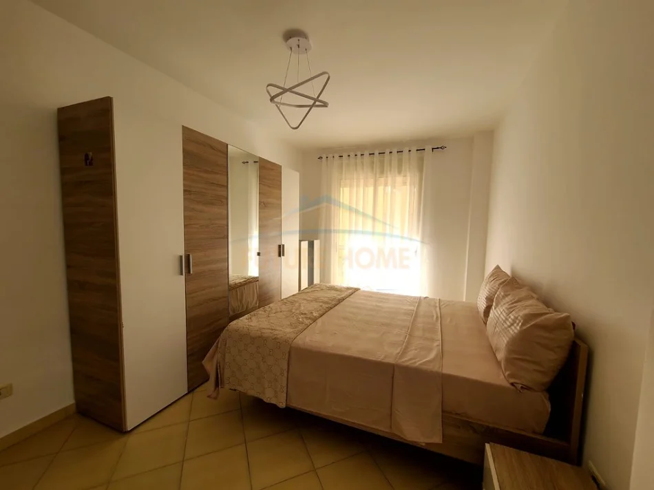 Tirane, jepet me qera apartament 2+1 Kati 3, 105 m² 650 € 