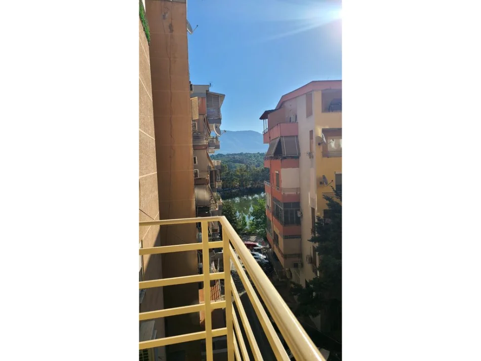 Tirane, jepet me qera apartament 2+1 Kati 3, 105 m² 650 € 