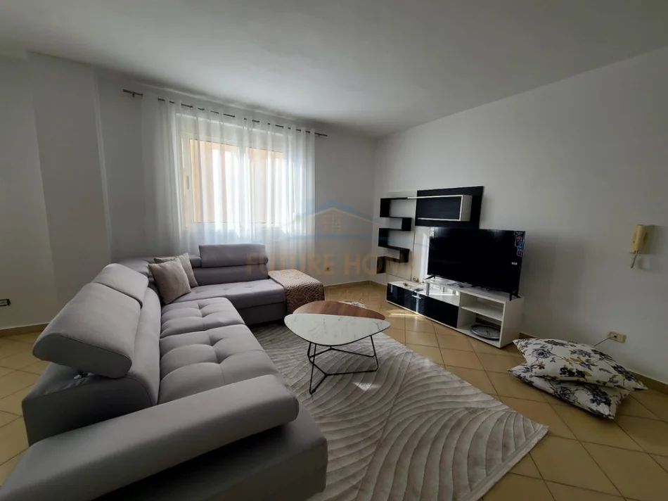 Tirane, jepet me qera apartament 2+1 Kati 3, 105 m² 650 € (Liqeni i Thate)