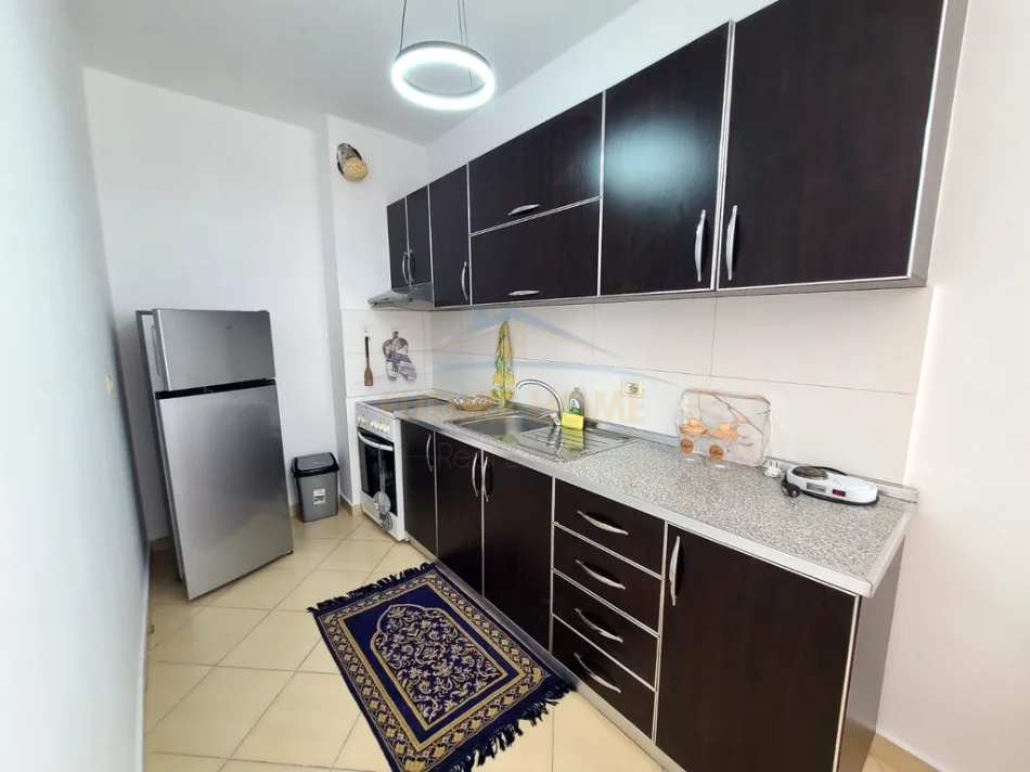Tirane, jepet me qera apartament 1+1 , 98 m² 650 € 