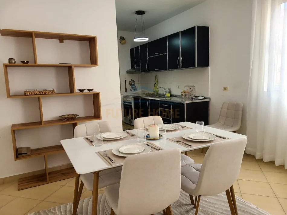 Tirane, jepet me qera apartament 2+1 Kati 3, 105 m² 650 € (Liqeni i Thate)