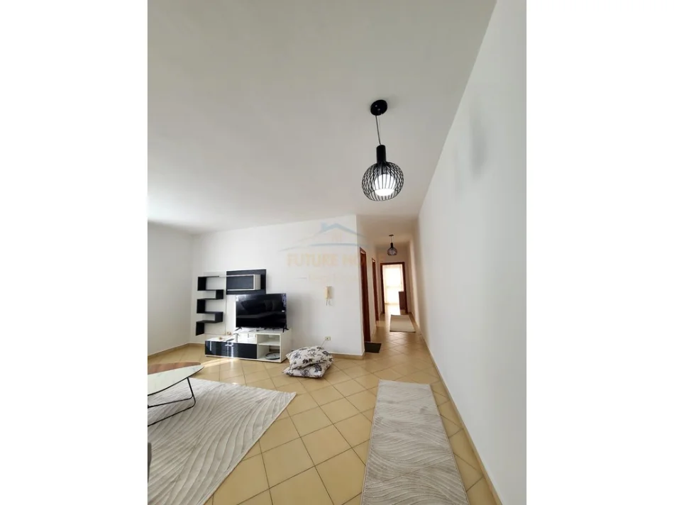 Tirane, jepet me qera apartament 2+1 Kati 3, 105 m² 650 € (Liqeni i Thate)