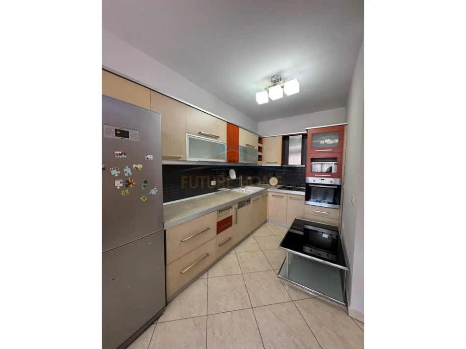 Tirane, jepet me qera apartament 2+1 Kati 5, 110 m² 550 € 