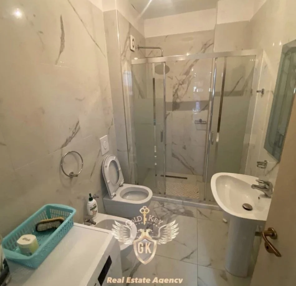 Durres, jepet me qera apartament 3+1+Ballkon Kati 1, 801 € (Vollga)