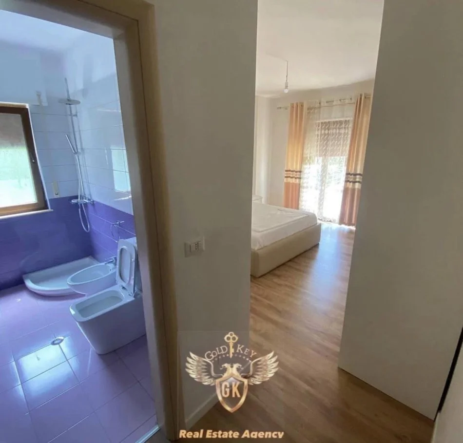 Durres, jepet me qera apartament 3+1+Ballkon Kati 1, 801 € (Vollga)