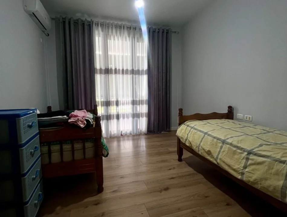 Tirane, jepet me qera apartament 2+1+Ballkon , 90 m² 400 € (Restorant Fresku)