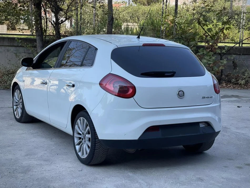 Tirane, shes makine FIAT BRAVO Benzin, e bardhë Klima 130.999 km 4.200 €