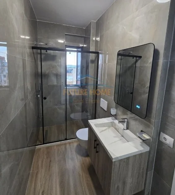 Tirane, shitet apartament 2+1 Kati 5, 103 m² 250.000 € (porcelan)