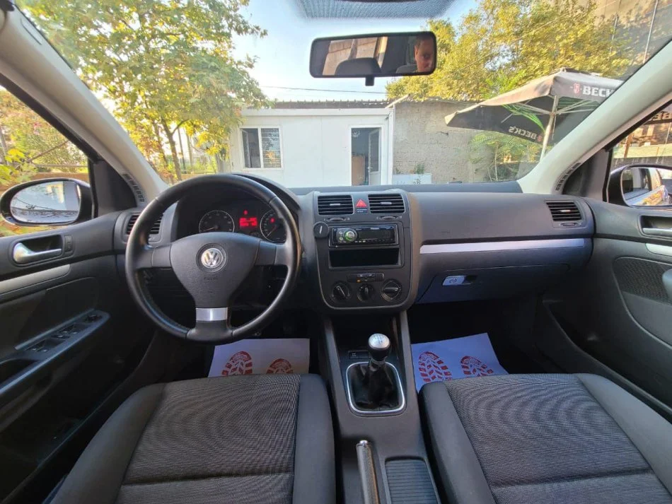 Tirane, shes makine VW GOLF 5 Benzin+Gaz, e zeze manuale Klima 182.500 km 3.790 €