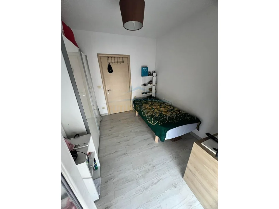 Tirane, shitet apartament 3+1+Ballkon Kati 6, 122 m² 199.999 € (UNAZA E RE)