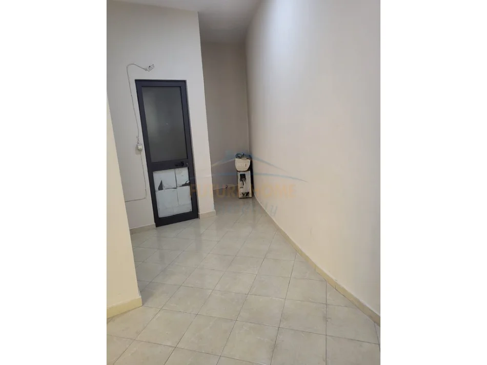 Tirane, jepet me qera ambjent biznesi Kati 0, 30 m² 350 € (9 katshet)