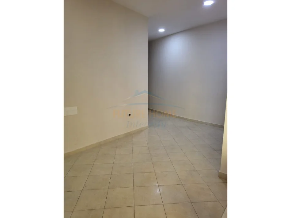 Tirane, jepet me qera ambjent biznesi Kati 0, 30 m² 350 € (9 katshet)