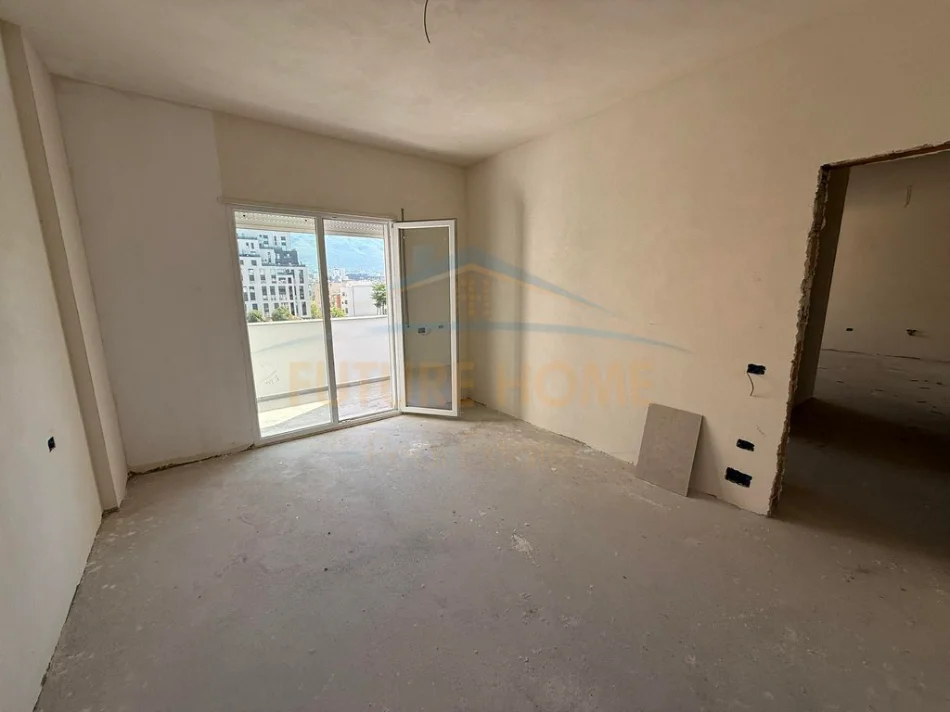 Tirane, shitet apartament 2+1+2+Post Parkimi+Ballkon Kati 5, 98 m² 275.000 € (Shkolla e Kuqe)