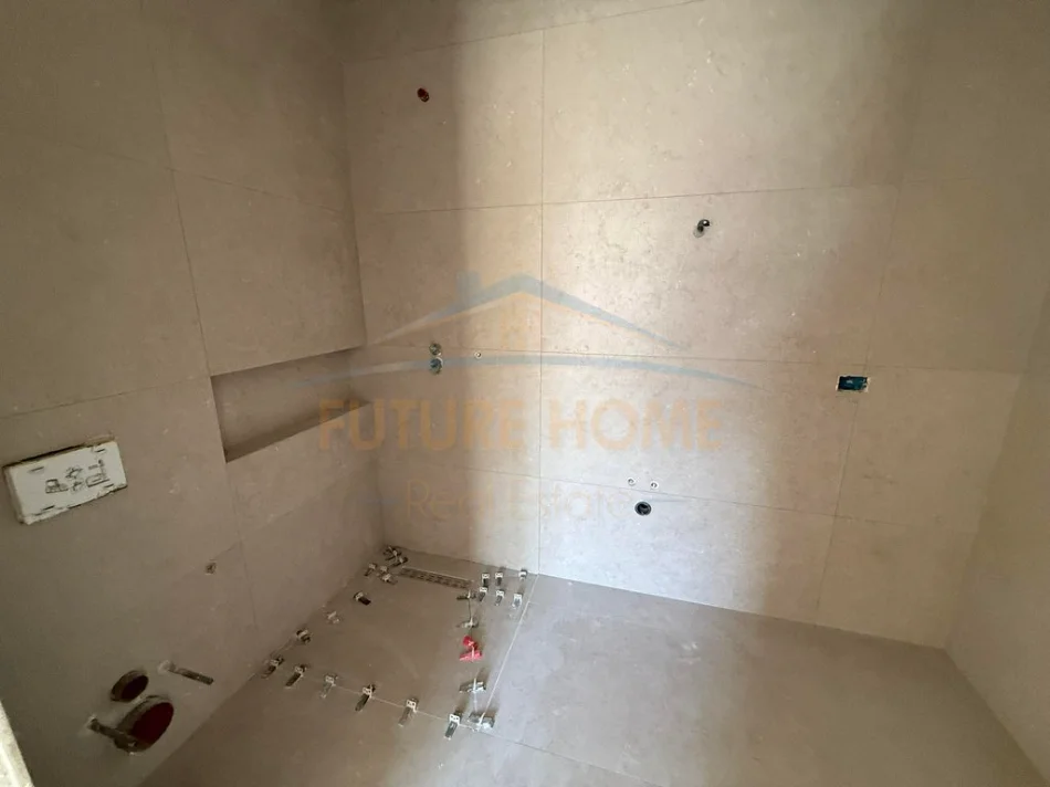 Tirane, shitet apartament 2+1+2+Post Parkimi+Ballkon Kati 5, 98 m² 275.000 € (Shkolla e Kuqe)