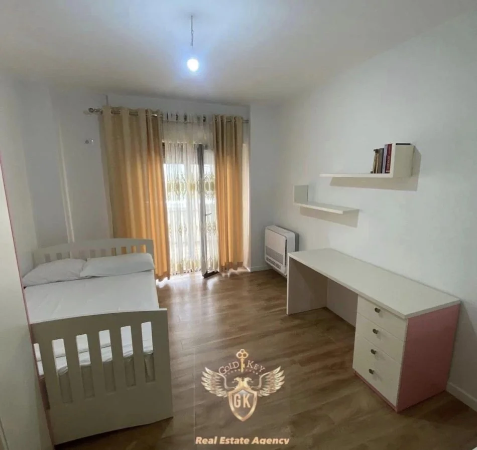 Durres, jepet me qera apartament 3+1+Ballkon Kati 1, 801 € (Vollga)